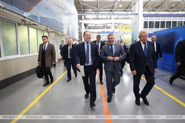 "Надо переходить в турборежим". Головченко назвал новые приоритеты сотрудничества с Иркутской областью "Надо переходить в турборежим". Головченко назвал новые приоритеты сотрудничества с Иркутской областью