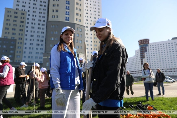 ФОТОРЕПОРТАЖ: Республиканский субботник прошел в Беларуси ФОТОРЕПОРТАЖ: Республиканский субботник прошел в Беларуси