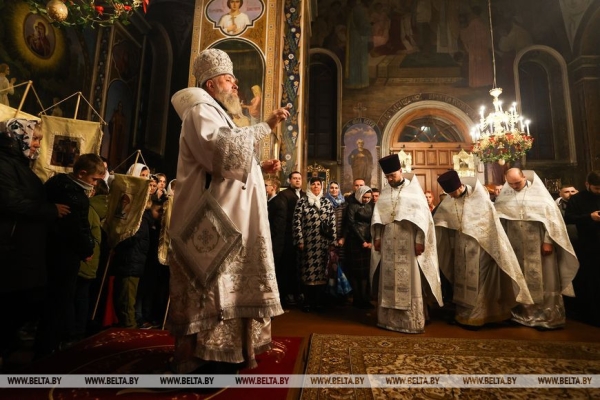 ФОТОФАКТ: Торжественные богослужения на Светлое Христово Воскресение ФОТОФАКТ: Торжественные богослужения на Светлое Христово Воскресение