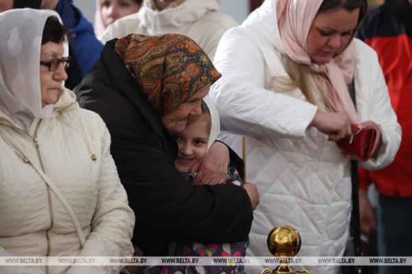 ФОТОФАКТ: Торжественные богослужения на Светлое Христово Воскресение ФОТОФАКТ: Торжественные богослужения на Светлое Христово Воскресение