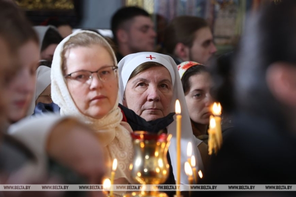 ФОТОФАКТ: Торжественные богослужения на Светлое Христово Воскресение ФОТОФАКТ: Торжественные богослужения на Светлое Христово Воскресение