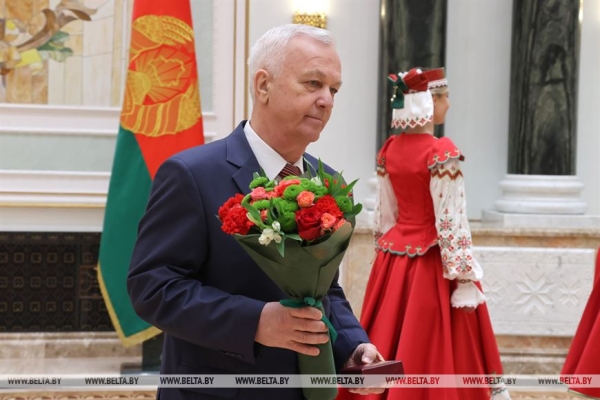 Лукашенко в преддверии Дня Победы вручил государственные награды Лукашенко в преддверии Дня Победы вручил государственные награды