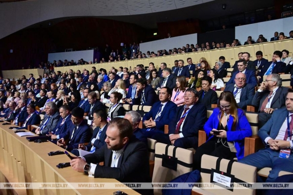 "Не можем и не должны отстать!" Все подробности программного выступления Лукашенко на Евразийском форуме "Не можем и не должны отстать!" Все подробности программного выступления Лукашенко на Евразийском форуме