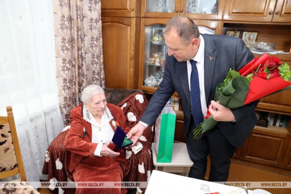 ФОТОРЕПОРТАЖ: В Беларуси чествуют ветеранов в преддверии Дня Победы ФОТОРЕПОРТАЖ: В Беларуси чествуют ветеранов в преддверии Дня Победы