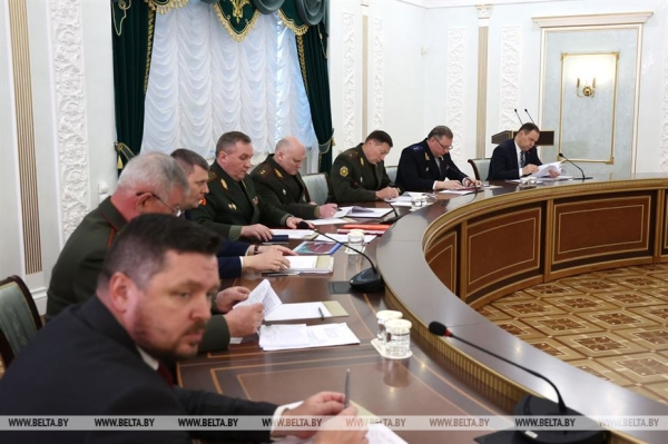 Лукашенко собрал совещание по вопросам обеспечения безопасности и охране границы Лукашенко собрал совещание по вопросам обеспечения безопасности и охране границы