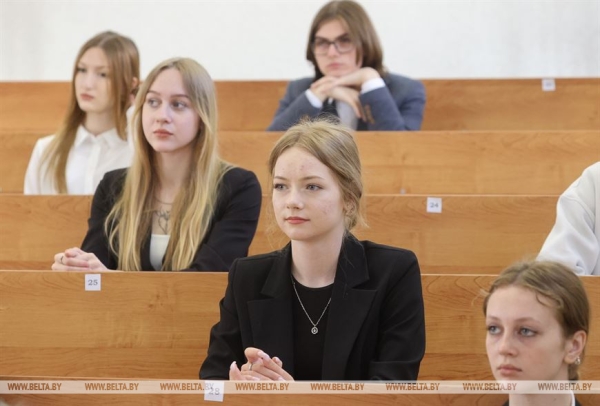 РЕПОРТАЖ о том, как в Беларуси стартовал первый централизованный экзамен РЕПОРТАЖ о том, как в Беларуси стартовал первый централизованный экзамен