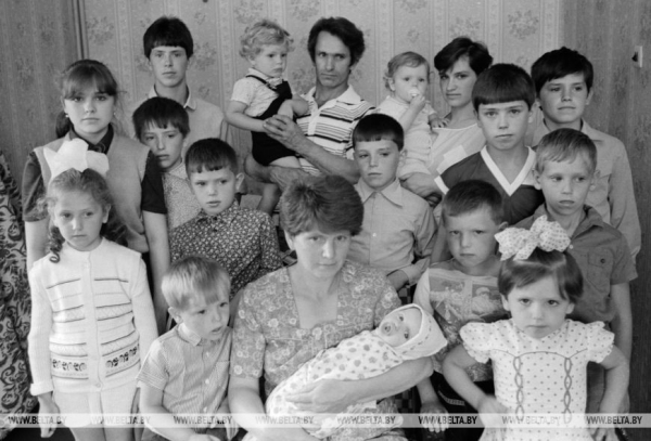 Мама, папа, я: семейное счастье разных поколений белорусов в архивных фото БЕЛТА Мама, папа, я: семейное счастье разных поколений белорусов в архивных фото БЕЛТА