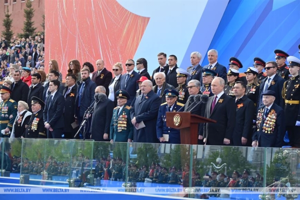 Лукашенко в Москве принял участие в торжествах в честь Дня Победы Лукашенко в Москве принял участие в торжествах в честь Дня Победы