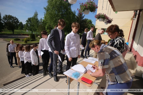 ФОТОРЕПОРТАЖ: Централизованный экзамен по предмету на выбор сдают в Беларуси ФОТОРЕПОРТАЖ: Централизованный экзамен по предмету на выбор сдают в Беларуси