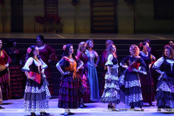 Большой театр в портретах, лицах и событиях. Главная театральная музыкальная сцена Беларуси празднует 90-летие Большой театр в портретах, лицах и событиях. Главная театральная музыкальная сцена Беларуси празднует 90-летие