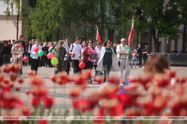 ФОТОРЕПОРТАЖ: В Беларуси чествовали главные символы государства - флаг, герб и гимн ФОТОРЕПОРТАЖ: В Беларуси чествовали главные символы государства - флаг, герб и гимн