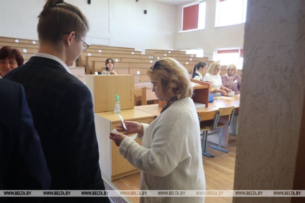 ФОТОРЕПОРТАЖ: Централизованный экзамен по предмету на выбор сдают в Беларуси ФОТОРЕПОРТАЖ: Централизованный экзамен по предмету на выбор сдают в Беларуси
