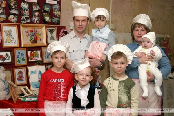 Мама, папа, я: семейное счастье разных поколений белорусов в архивных фото БЕЛТА Мама, папа, я: семейное счастье разных поколений белорусов в архивных фото БЕЛТА