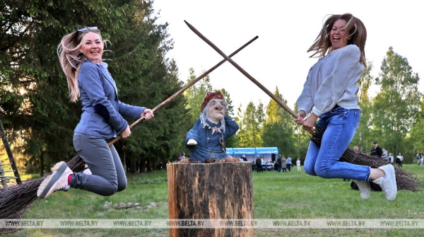 ФОТОФАКТ: "Ночь музеев" прошла в музее-усадьбе Ильи Репина "Здравнево" ФОТОФАКТ: "Ночь музеев" прошла в музее-усадьбе Ильи Репина "Здравнево"