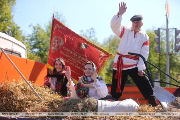 ФОТОРЕПОРТАЖ: День Победы празднуют в Беларуси ФОТОРЕПОРТАЖ: День Победы празднуют в Беларуси