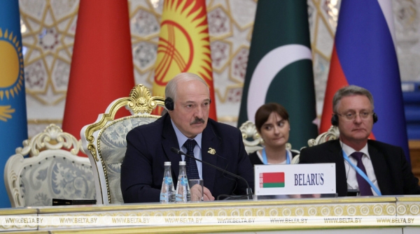 Лукашенко называет доллар оружием. Убедит ли Беларусь Россию и ЕАЭС полностью отказаться от этой валюты? Лукашенко называет доллар оружием. Убедит ли Беларусь Россию и ЕАЭС полностью отказаться от этой валюты?