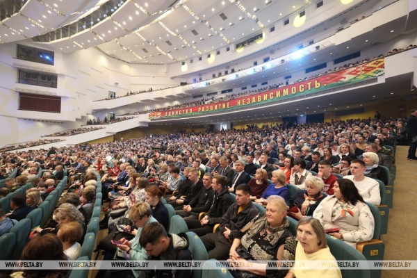Головченко: несмотря на внешнее давление, государство делает все для устойчивого развития Беларуси Головченко: несмотря на внешнее давление, государство делает все для устойчивого развития Беларуси