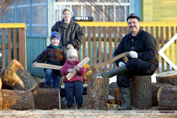 Мама, папа, я: семейное счастье разных поколений белорусов в архивных фото БЕЛТА Мама, папа, я: семейное счастье разных поколений белорусов в архивных фото БЕЛТА