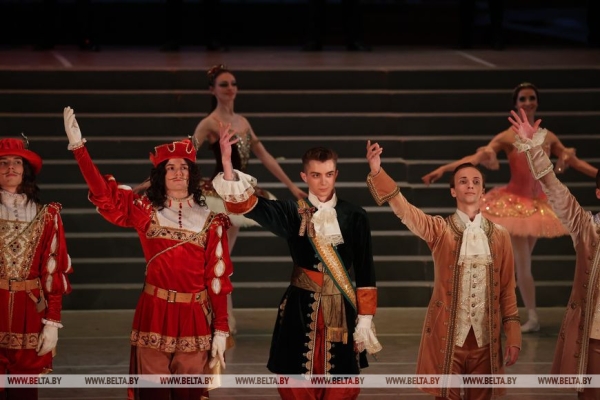 Большой театр в портретах, лицах и событиях. Главная театральная музыкальная сцена Беларуси празднует 90-летие Большой театр в портретах, лицах и событиях. Главная театральная музыкальная сцена Беларуси празднует 90-летие