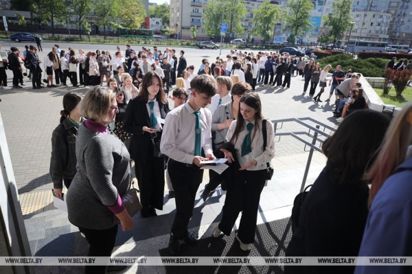 РЕПОРТАЖ о том, как в Беларуси стартовал первый централизованный экзамен РЕПОРТАЖ о том, как в Беларуси стартовал первый централизованный экзамен