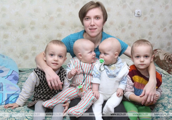 Мама, папа, я: семейное счастье разных поколений белорусов в архивных фото БЕЛТА Мама, папа, я: семейное счастье разных поколений белорусов в архивных фото БЕЛТА