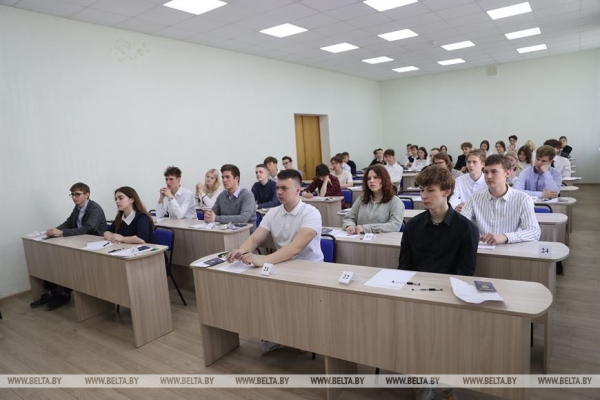 РЕПОРТАЖ о том, как в Беларуси стартовал первый централизованный экзамен РЕПОРТАЖ о том, как в Беларуси стартовал первый централизованный экзамен