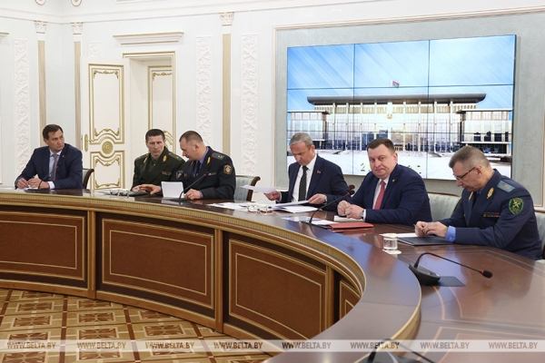 Праздник труда, секретное совещание Лукашенко с силовиками и боевое задание. Итоги знаковой недели Президента Праздник труда, секретное совещание Лукашенко с силовиками и боевое задание. Итоги знаковой недели Президента