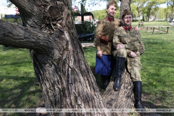 ФОТОРЕПОРТАЖ: День Победы празднуют в Беларуси ФОТОРЕПОРТАЖ: День Победы празднуют в Беларуси
