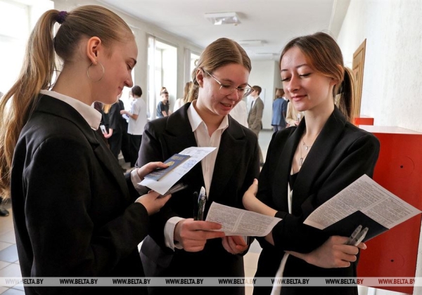 РЕПОРТАЖ о том, как в Беларуси стартовал первый централизованный экзамен РЕПОРТАЖ о том, как в Беларуси стартовал первый централизованный экзамен