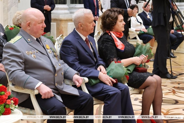 Праздник труда, секретное совещание Лукашенко с силовиками и боевое задание. Итоги знаковой недели Президента Праздник труда, секретное совещание Лукашенко с силовиками и боевое задание. Итоги знаковой недели Президента