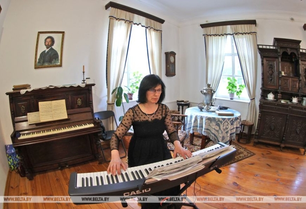 ФОТОФАКТ: "Ночь музеев" прошла в музее-усадьбе Ильи Репина "Здравнево" ФОТОФАКТ: "Ночь музеев" прошла в музее-усадьбе Ильи Репина "Здравнево"