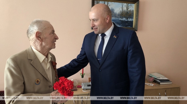 ФОТОРЕПОРТАЖ: В Беларуси чествуют ветеранов в преддверии Дня Победы ФОТОРЕПОРТАЖ: В Беларуси чествуют ветеранов в преддверии Дня Победы