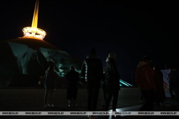 ФОТОФАКТ: Курган Славы в Минске окрасился в цвета главных государственных символов ФОТОФАКТ: Курган Славы в Минске окрасился в цвета главных государственных символов