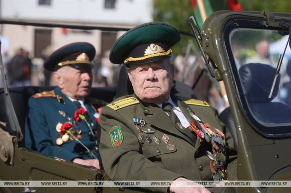 ФОТОРЕПОРТАЖ: День Победы празднуют в Беларуси ФОТОРЕПОРТАЖ: День Победы празднуют в Беларуси