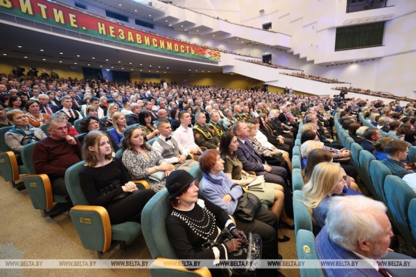Головченко: настоящие герои войны - труженики тыла, ставшие лучшим примером для нынешнего поколения Головченко: настоящие герои войны - труженики тыла, ставшие лучшим примером для нынешнего поколения