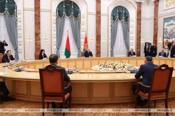 Готовность №1, безумство Киева, привет от команданте и Владимирский тяжеловоз. Итоги резонансной недели Президента Готовность №1, безумство Киева, привет от команданте и Владимирский тяжеловоз. Итоги резонансной недели Президента