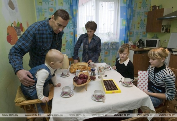 Мама, папа, я: семейное счастье разных поколений белорусов в архивных фото БЕЛТА Мама, папа, я: семейное счастье разных поколений белорусов в архивных фото БЕЛТА