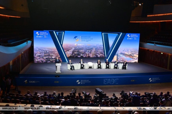 "Не можем и не должны отстать!" Все подробности программного выступления Лукашенко на Евразийском форуме "Не можем и не должны отстать!" Все подробности программного выступления Лукашенко на Евразийском форуме