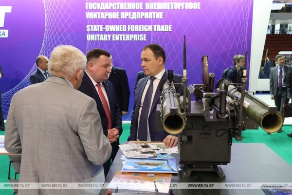 Головченко ознакомился с разработками отечественного и зарубежных ВПК на MILEX Головченко ознакомился с разработками отечественного и зарубежных ВПК на MILEX