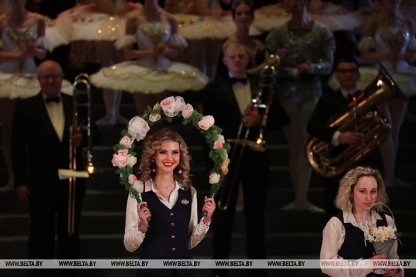 Большой театр в портретах, лицах и событиях. Главная театральная музыкальная сцена Беларуси празднует 90-летие Большой театр в портретах, лицах и событиях. Главная театральная музыкальная сцена Беларуси празднует 90-летие