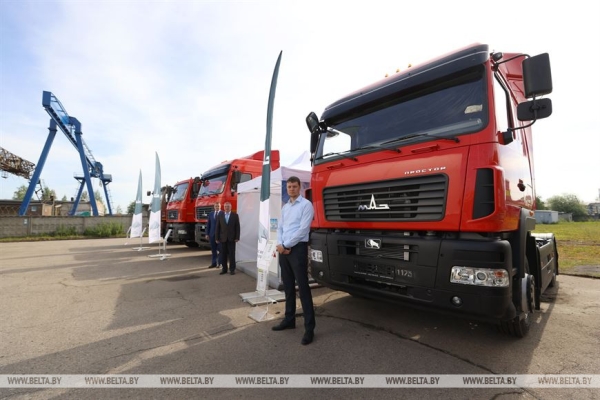 Сумма контрактов по итогам визита Головченко в Карелию и Мурманск составила около $100 млн Сумма контрактов по итогам визита Головченко в Карелию и Мурманск составила около $100 млн