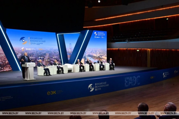 "Не можем и не должны отстать!" Все подробности программного выступления Лукашенко на Евразийском форуме "Не можем и не должны отстать!" Все подробности программного выступления Лукашенко на Евразийском форуме