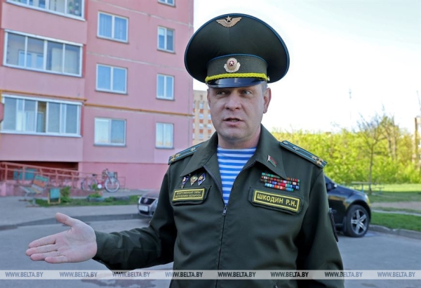 "Друзья просят папу передать автографы". История самого популярного военкома белорусского интернета "Друзья просят папу передать автографы". История самого популярного военкома белорусского интернета