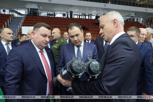 Головченко ознакомился с разработками отечественного и зарубежных ВПК на MILEX Головченко ознакомился с разработками отечественного и зарубежных ВПК на MILEX