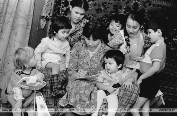Мама, папа, я: семейное счастье разных поколений белорусов в архивных фото БЕЛТА Мама, папа, я: семейное счастье разных поколений белорусов в архивных фото БЕЛТА