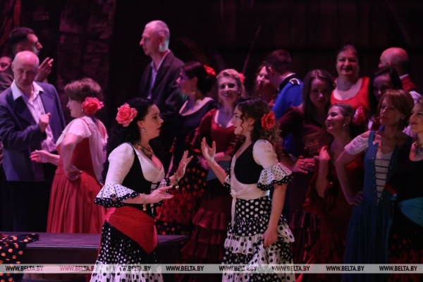 Большой театр в портретах, лицах и событиях. Главная театральная музыкальная сцена Беларуси празднует 90-летие Большой театр в портретах, лицах и событиях. Главная театральная музыкальная сцена Беларуси празднует 90-летие