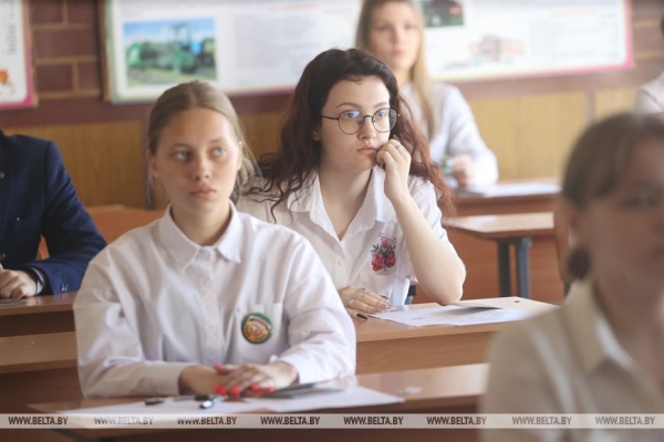 ФОТОРЕПОРТАЖ: Централизованный экзамен по предмету на выбор сдают в Беларуси ФОТОРЕПОРТАЖ: Централизованный экзамен по предмету на выбор сдают в Беларуси