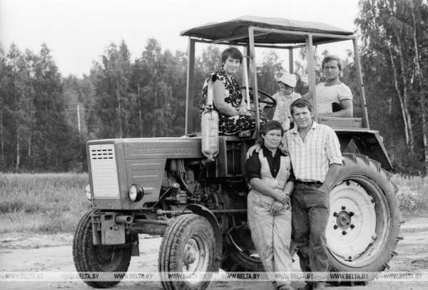 Мама, папа, я: семейное счастье разных поколений белорусов в архивных фото БЕЛТА Мама, папа, я: семейное счастье разных поколений белорусов в архивных фото БЕЛТА
