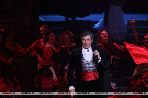 Большой театр в портретах, лицах и событиях. Главная театральная музыкальная сцена Беларуси празднует 90-летие Большой театр в портретах, лицах и событиях. Главная театральная музыкальная сцена Беларуси празднует 90-летие