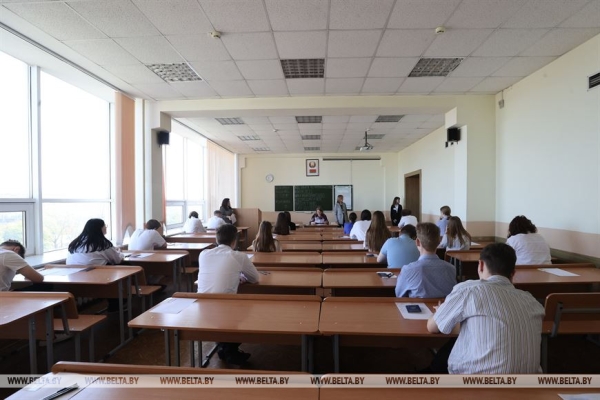 ФОТОРЕПОРТАЖ: Централизованный экзамен по предмету на выбор сдают в Беларуси ФОТОРЕПОРТАЖ: Централизованный экзамен по предмету на выбор сдают в Беларуси